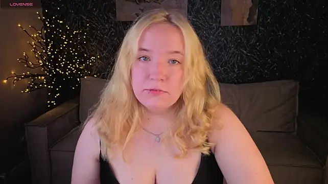 Sophia_Millery Show in webcam
