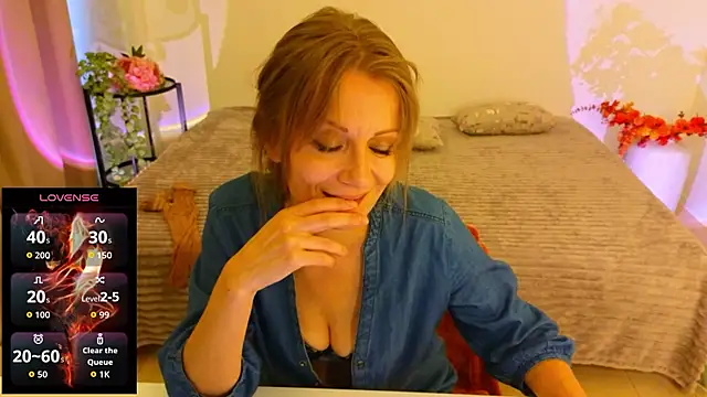 צ'אט XXX בשידור חי של LianaNova