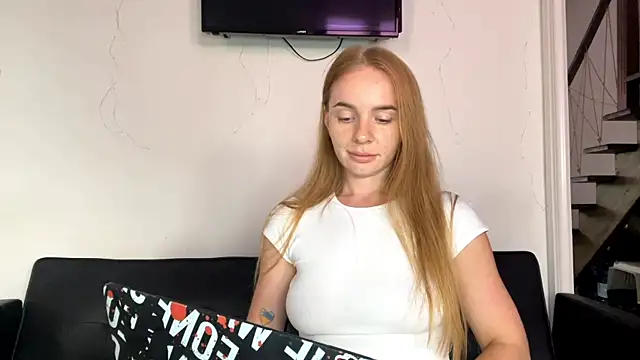 Show modela L_Sansa na web-kameri