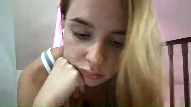 Show modela L_Sansa na web-kameri