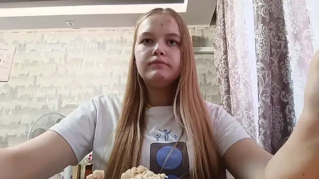XXX chat uživo modela Lali_Boms