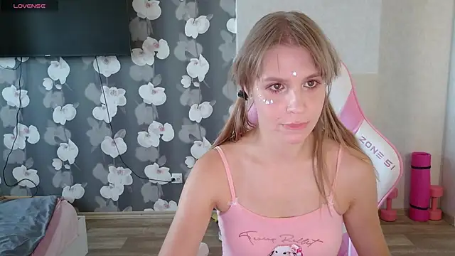 XXX chat uživo modela EmiliaMur_