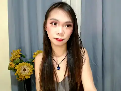 Pokazy przed kamerką – SKINNYasianSLUTs