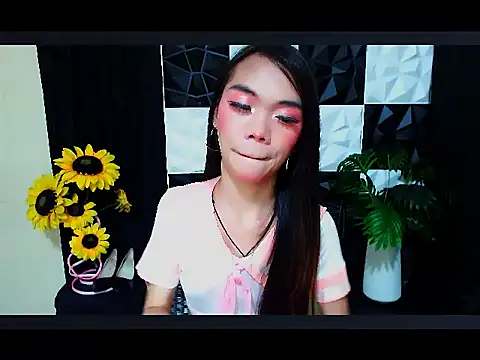 SKINNYasianSLUTs Show in webcam
