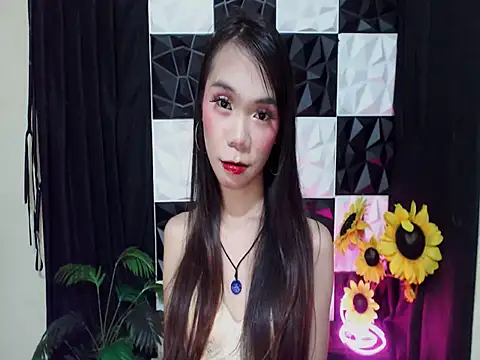 Pokazy przed kamerką – SKINNYasianSLUTs