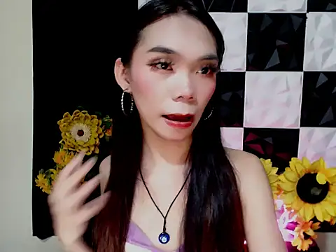 Pokazy przed kamerką – SKINNYasianSLUTs