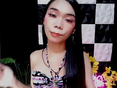 SKINNYasianSLUTs Show in webcam