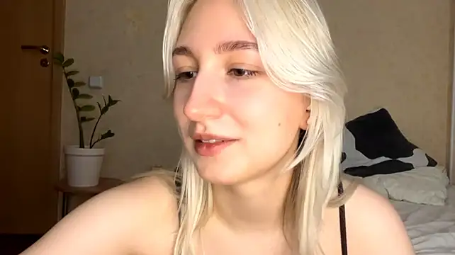 LishaNuding XXX чат на живо