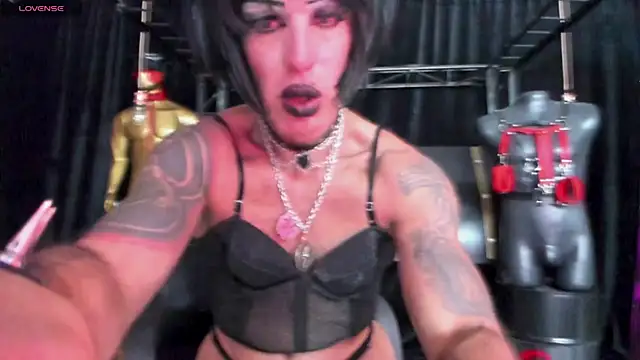 Show modela LILITHMADAME na web-kameri