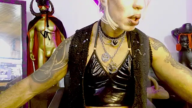 Show modela LILITHMADAME na web-kameri