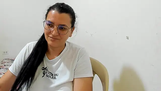 Chat +18 de MARILYN_GARCIA ao vivo