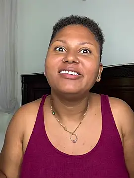 Chat +18 de madelltheebony ao vivo