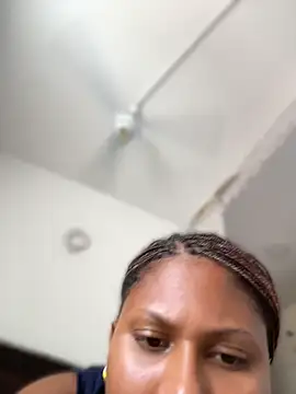 Chat +18 de madelltheebony ao vivo