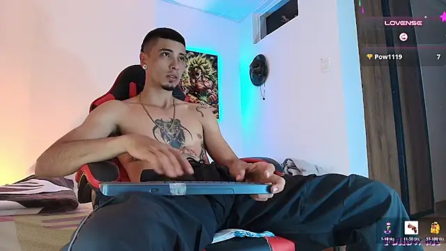 Darkwin666: διαδικτυακό σόου στην κάμερα