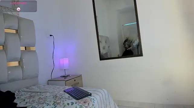 Booty_aisha Show in webcam