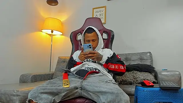 supreme_badboy2 Show in webcam