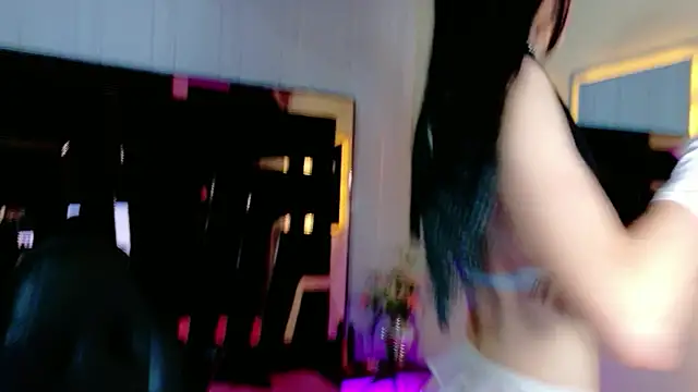 Thamara_Robertss Show Webcam