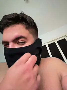 Zbear18's Webcam Show