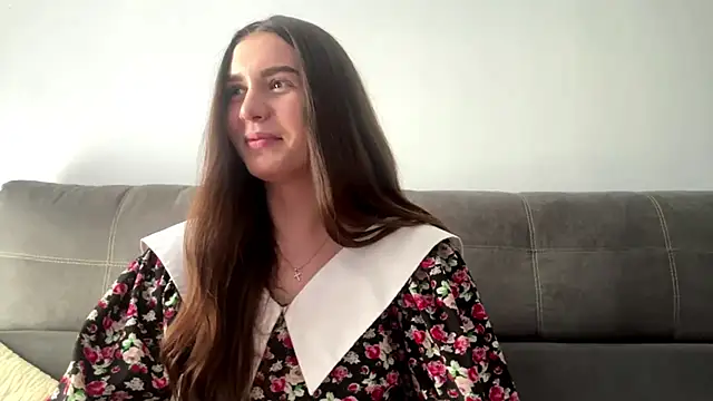 LucyLuxy Adlı Modelin Canlı XXX Sohbeti