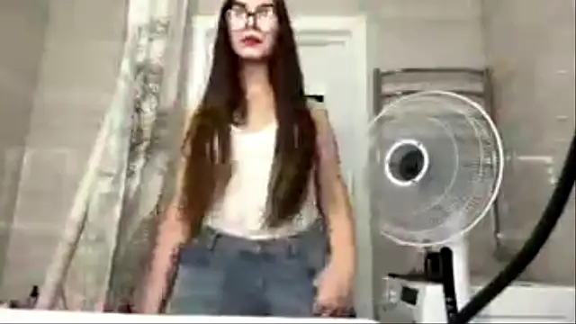 LucyLuxy's Webcam Show