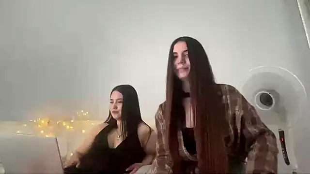 LucyLuxy's Webcam Show