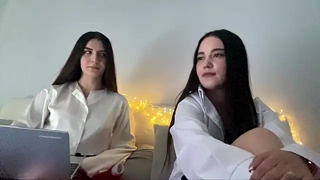 הופעת וובקאם של LucyLuxy