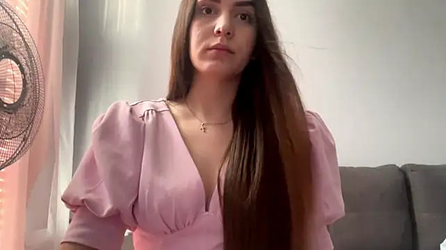 LucyLuxy Adlı Modelin Canlı XXX Sohbeti