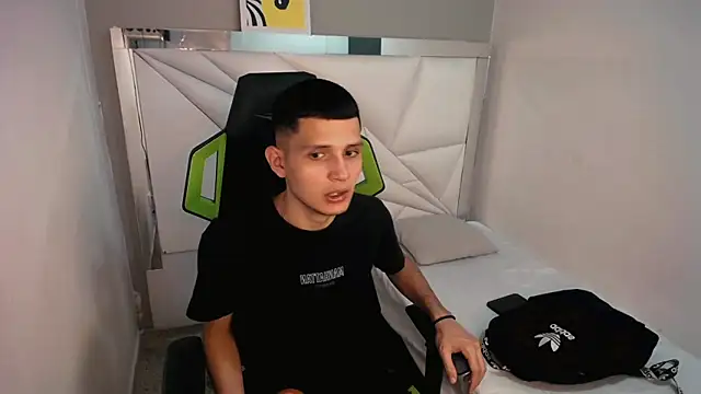 Pov_man777's Webcam Show