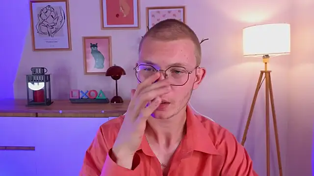 justleo__ webcam show