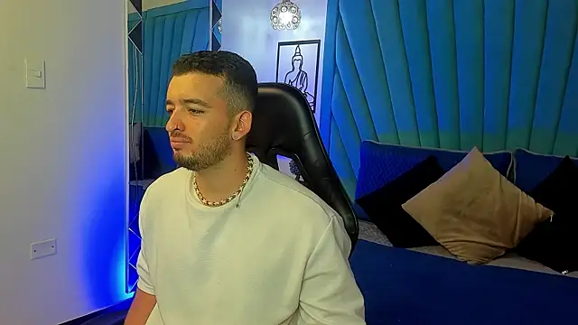 Logan_WolfJS Webcam show