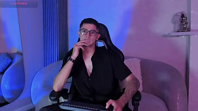 Ostin_Colt Webcam-Show