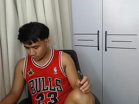 thomasbigcockxxx 在線直播表演