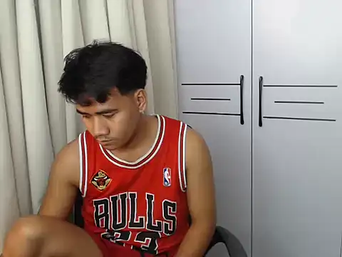 thomasbigcockxxx 网络视讯表演