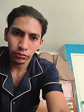 Chakalon43's Webcam Show