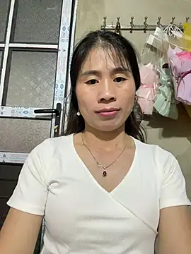 แชท XXX สดของ tinacum012