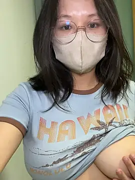 namino_91 élő XXX-chatje