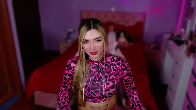 scarlettdivine_: διαδικτυακό σόου στην κάμερα