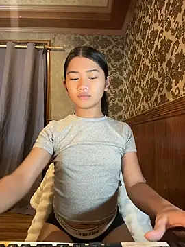 hugecock_molly – webcam-show