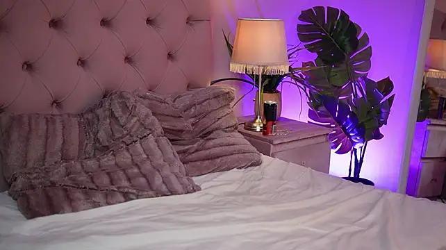 NicoleBella Webcam show