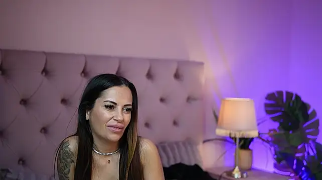 NicoleBella Webcam show