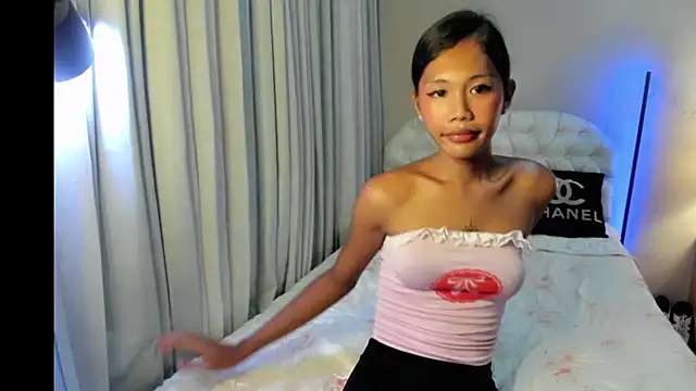 Show modela Lush_Aura22 na web-kameri