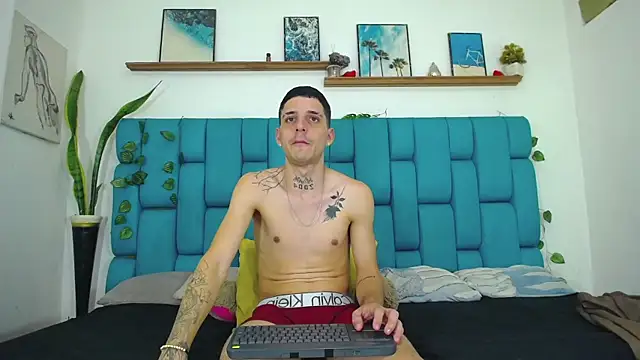 Show de MaxHornyLatin na webcam