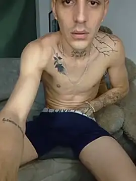 MaxHornyLatin Webcam show