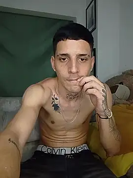 MaxHornyLatin Webcam show