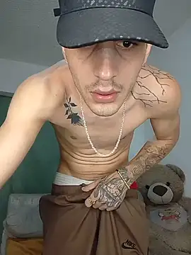 MaxHornyLatin: вебкам-шоу