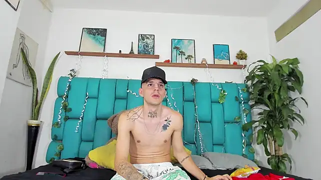 MaxHornyLatin's Webcam Show