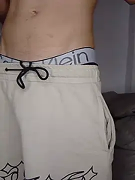 MaxHornyLatin Show Webcam