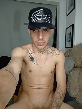 MaxHornyLatin Show in webcam