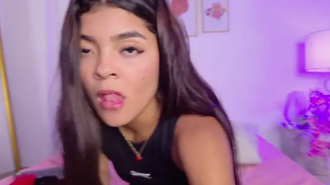 Chatroom XXX en direct de eluny_hot
