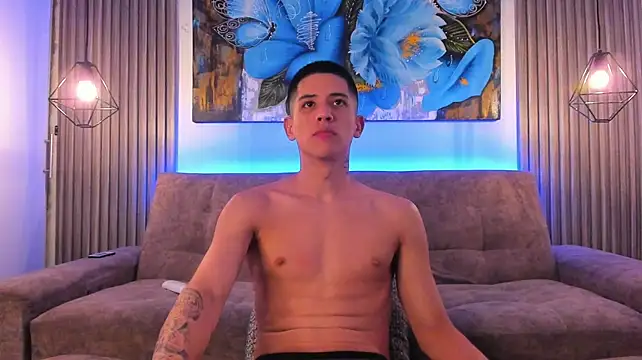 Show modela Steven_21Cm na web-kameri